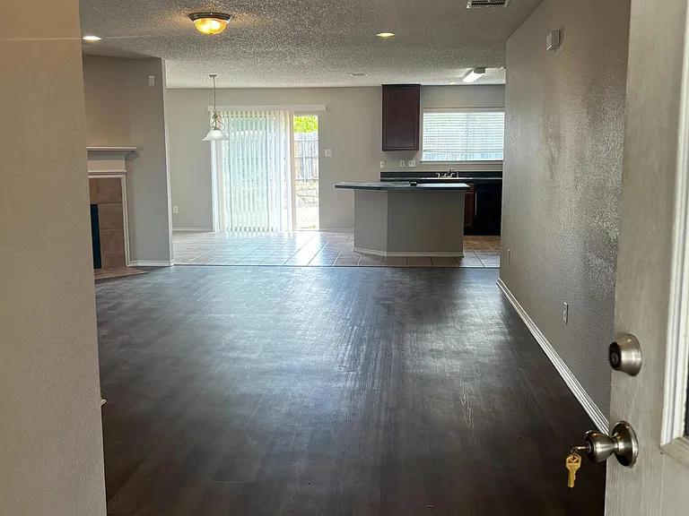 1601 Hedgewood Trl — Photo 12