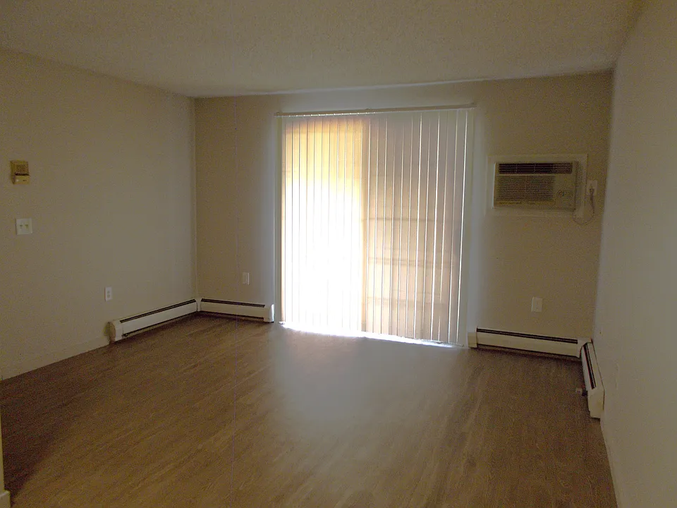 10 Saint James Pl #1016