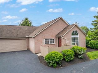 2052 Farmbrook Cir N, Grove City, OH 43123