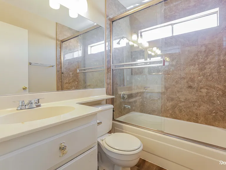 220 Coconut Grove Ct — Photo 14