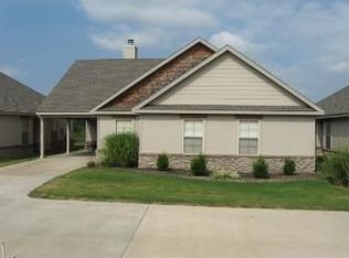 3525 E Crow Ln, Fayetteville, AR 72703