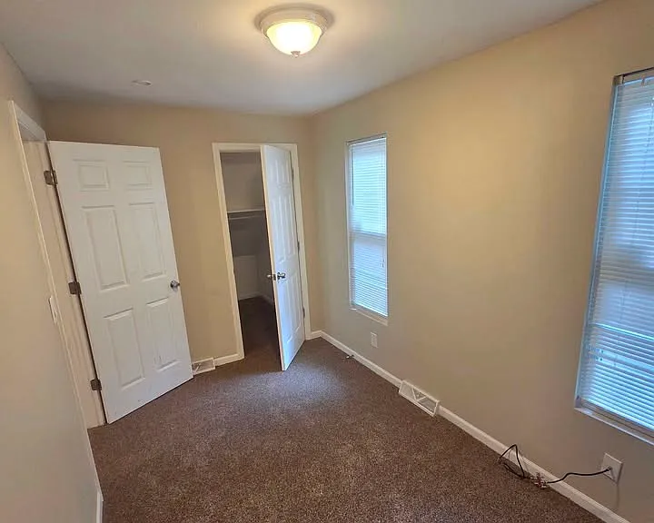 1131 Crosby St — Photo 6