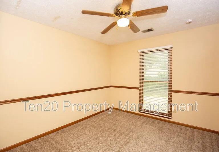 1430 Lokey Dr — Photo 13