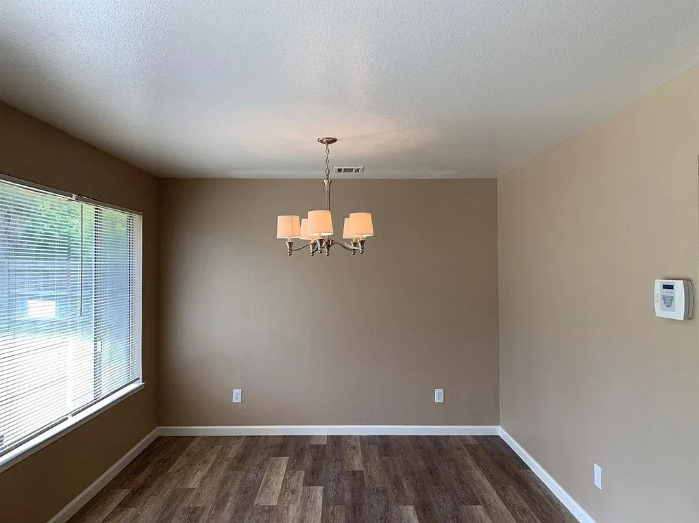 3 bed, 1152 sqft, $2,195 — Photo 3