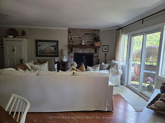 4th image of 166 Owen St #204