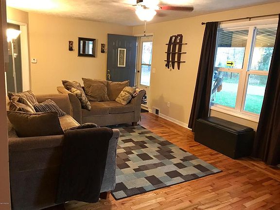 4th image of 404 Wellington Ave
