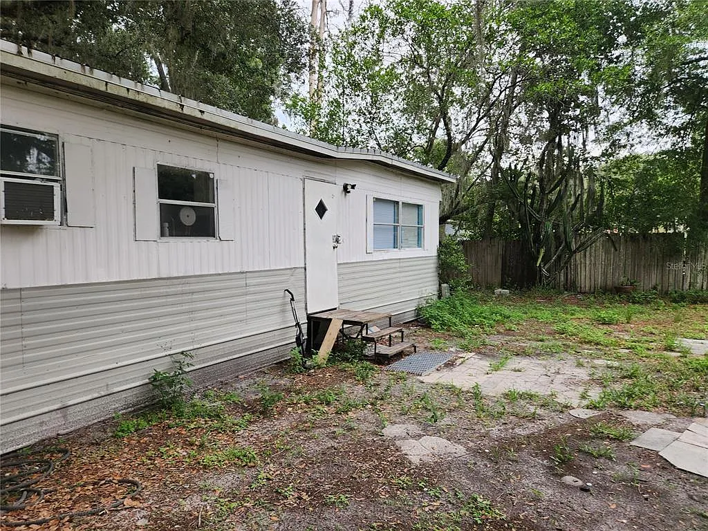 3 bed, 2.0 bath, 1344 sqft, $2,300 — Photo 4