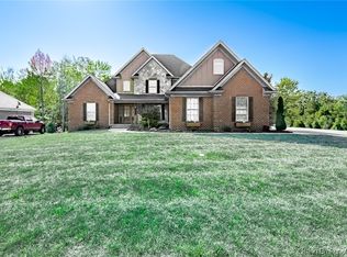 11207 Winged Foot Dr, Sellersburg, IN 47172