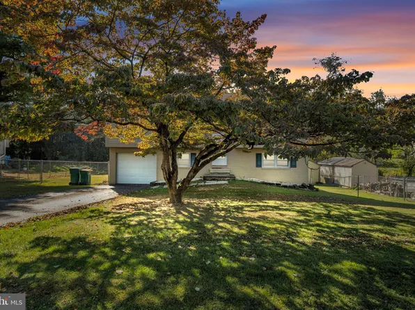 3912 Brookridge Dr, Mechanicsburg, PA 17050