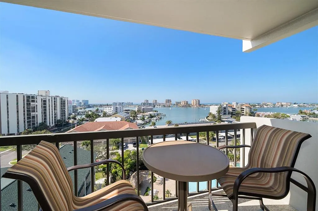 2 bed, 2.0 bath, 1390 sqft, $3,750 — Photo 1