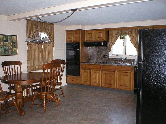 Modern spacious eat in kitchen