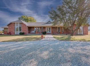 8 Leed Rd, Winfield, KS 67156