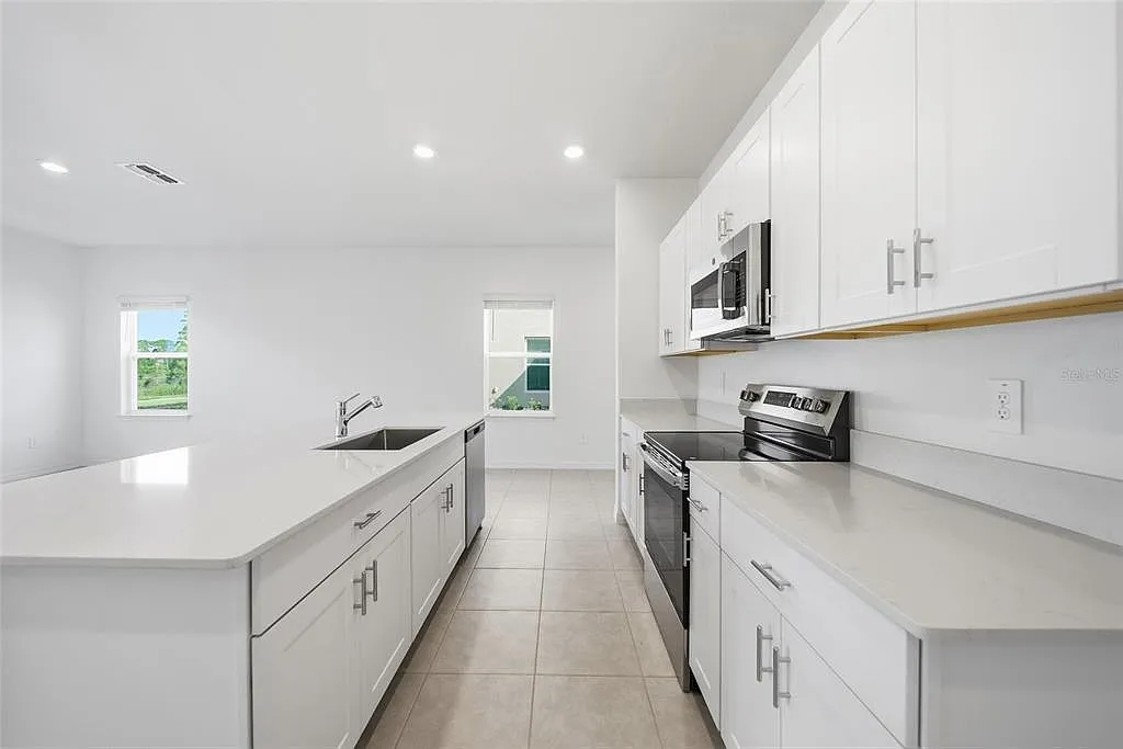 3 bed, 2.5 bath, 1851 sqft, $2,300 — Photo 3