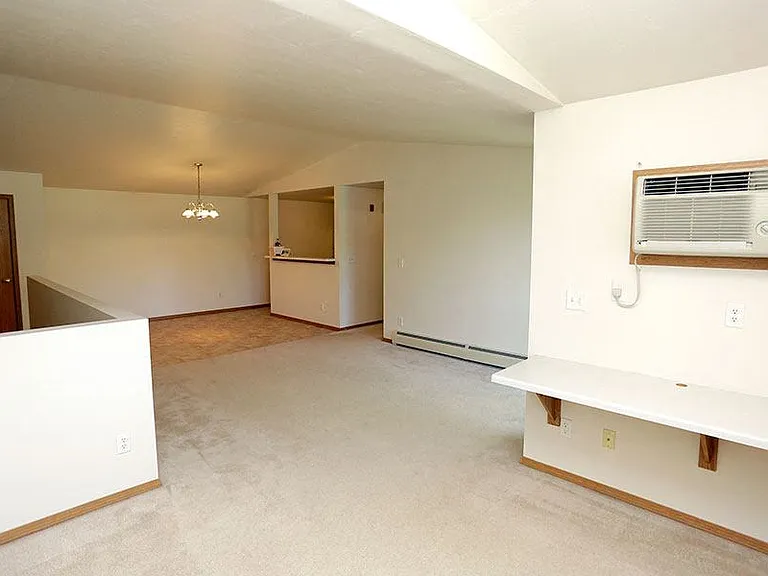 BREEZEWOOD APARTMENTS — Photo 11