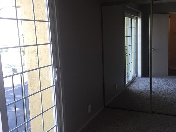 4th image of 1616 E St APT 04