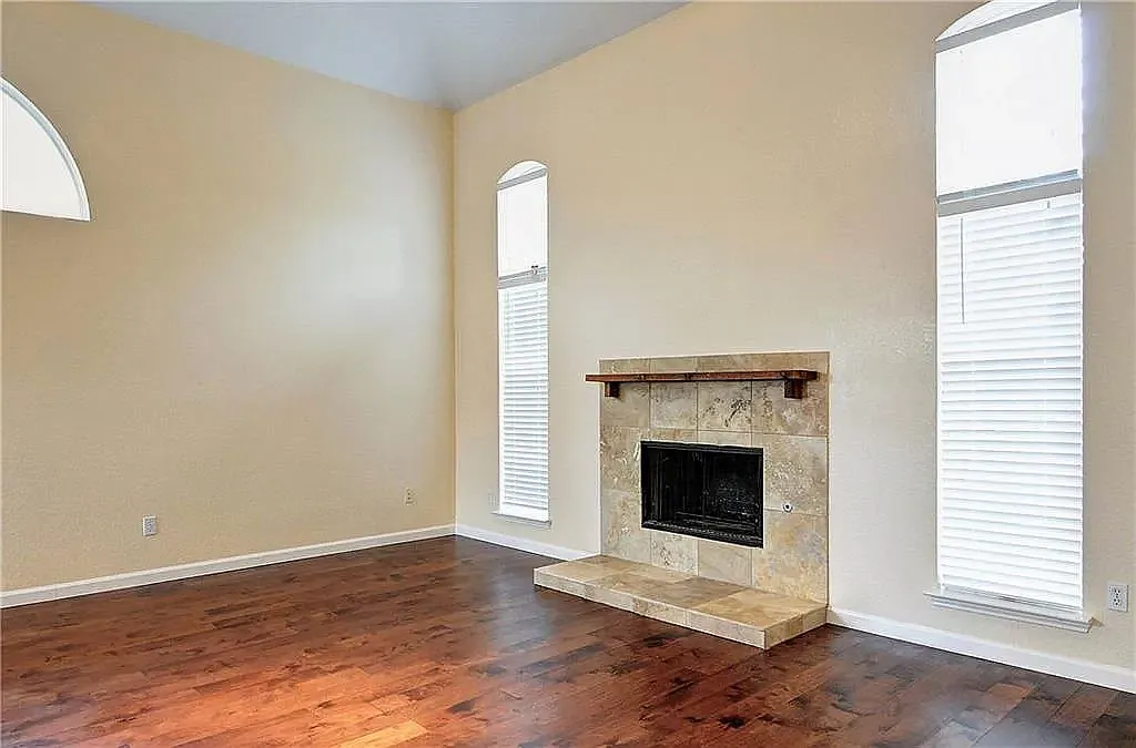 Building Photo - 1229 Clear Creek Dr