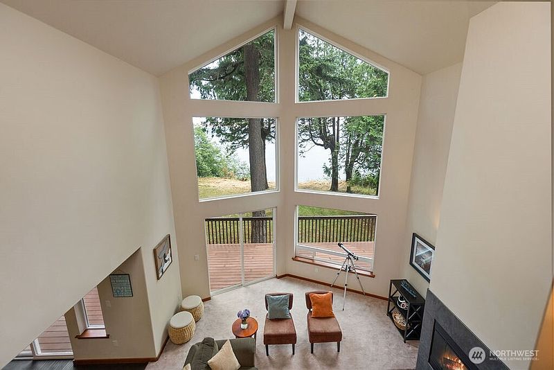 3rd image of 8 W Gedney Way