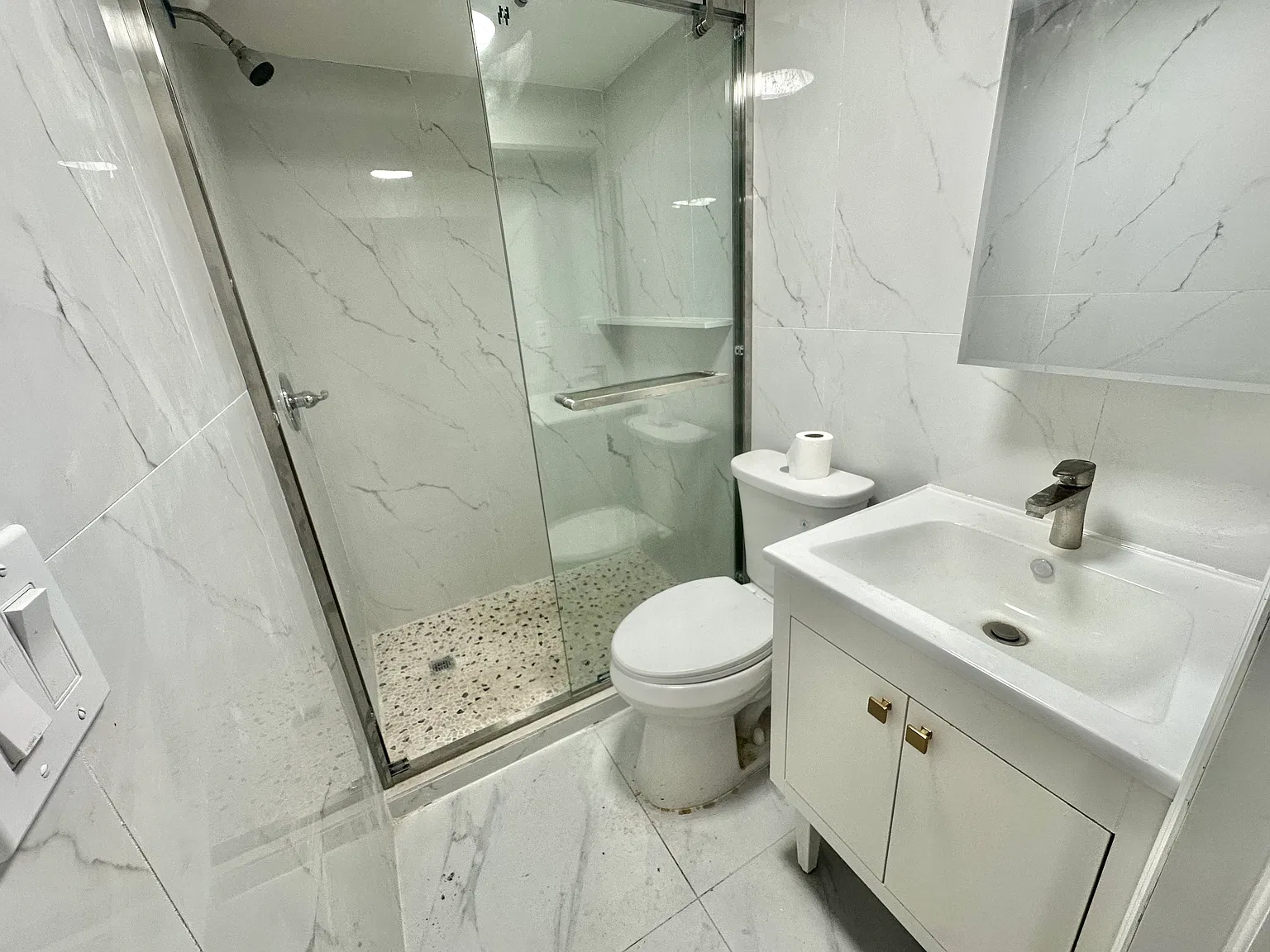 3 bed, 700 sqft, $2,600 — Photo 3