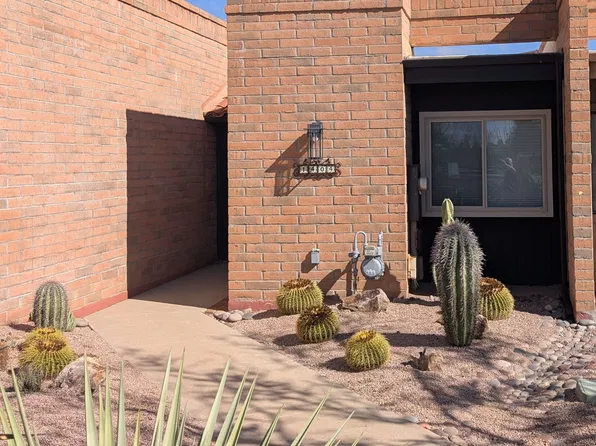 1404 W Desert Hills Dr, Green Valley, AZ 85622