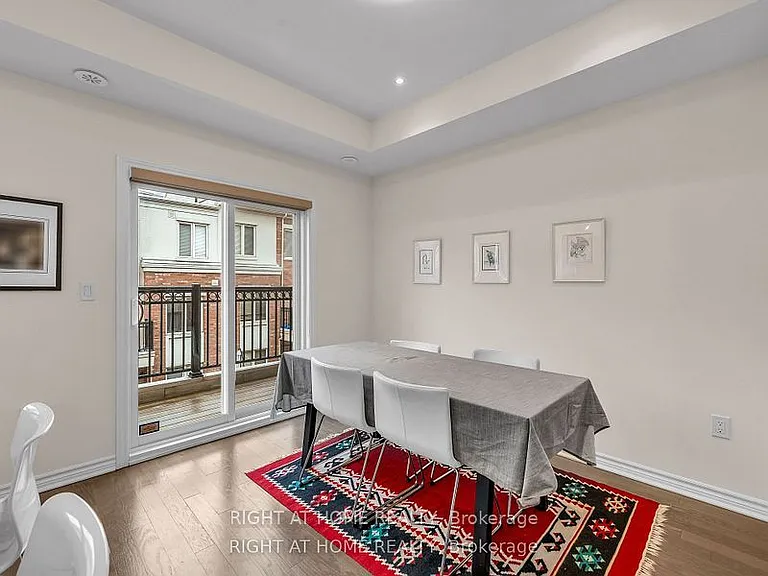 22 Coneflower Cres — Photo 8