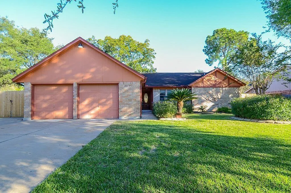 3 bed, 2.0 bath, 1703 sqft, $1,900 — Photo 1