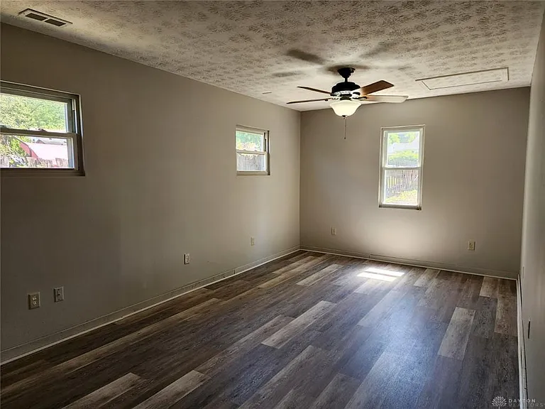 211 Race St — Photo 4