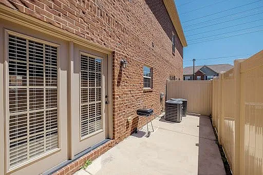 CHANEY PLACE TOWNHOMES — Photo 8