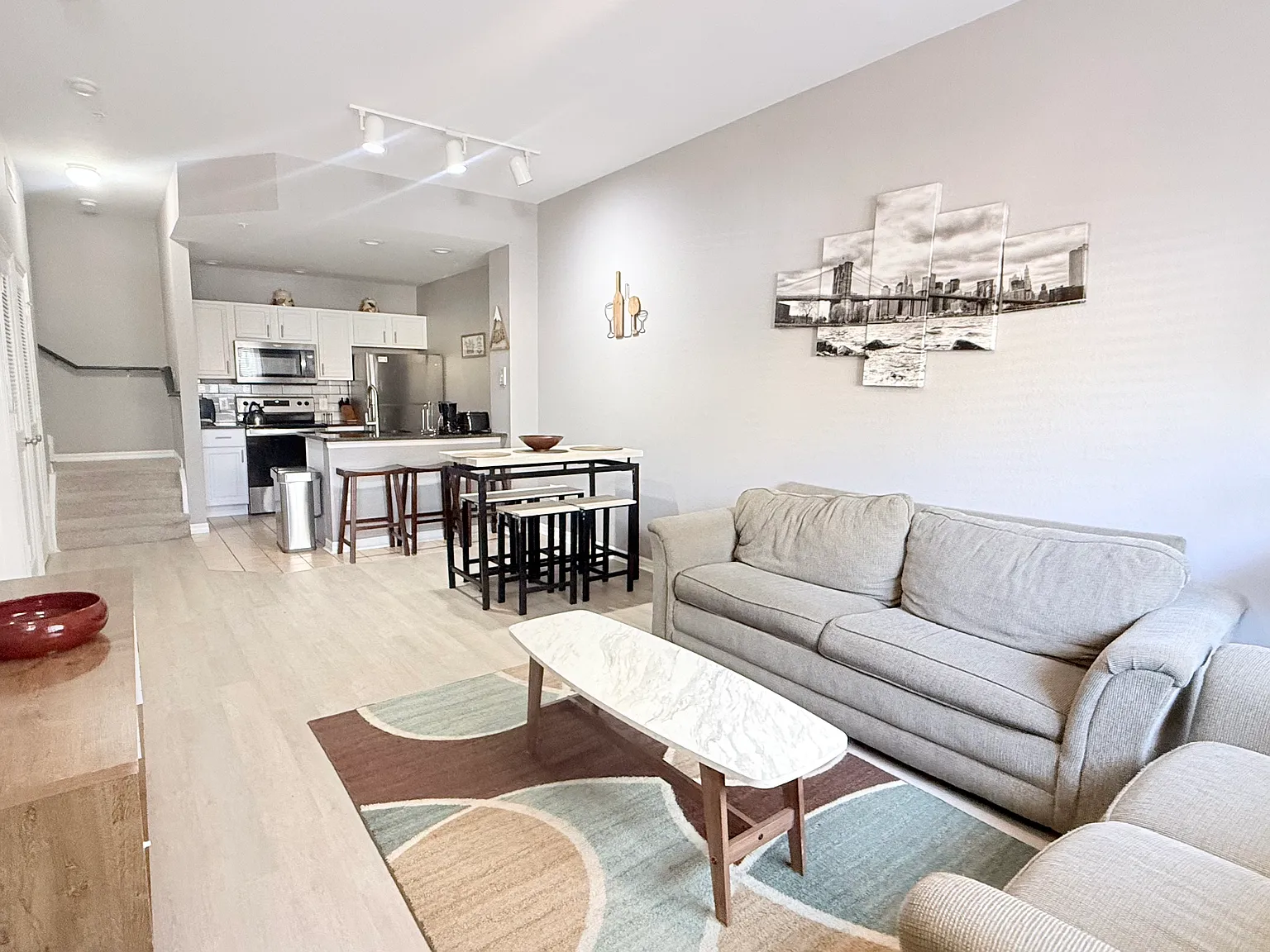 3 bed, $900 — Photo 2
