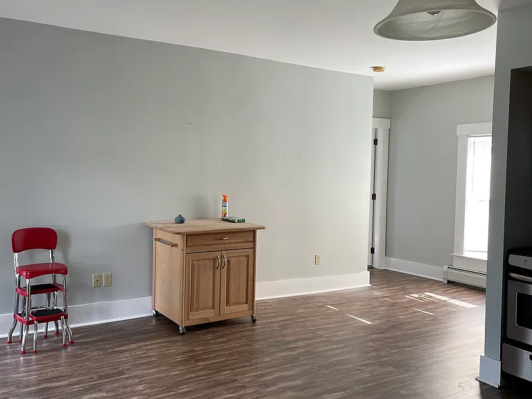 8 Maple St #5 — Photo 3