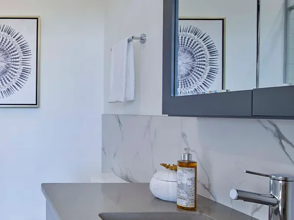 668a Avenue East image 4 of 9