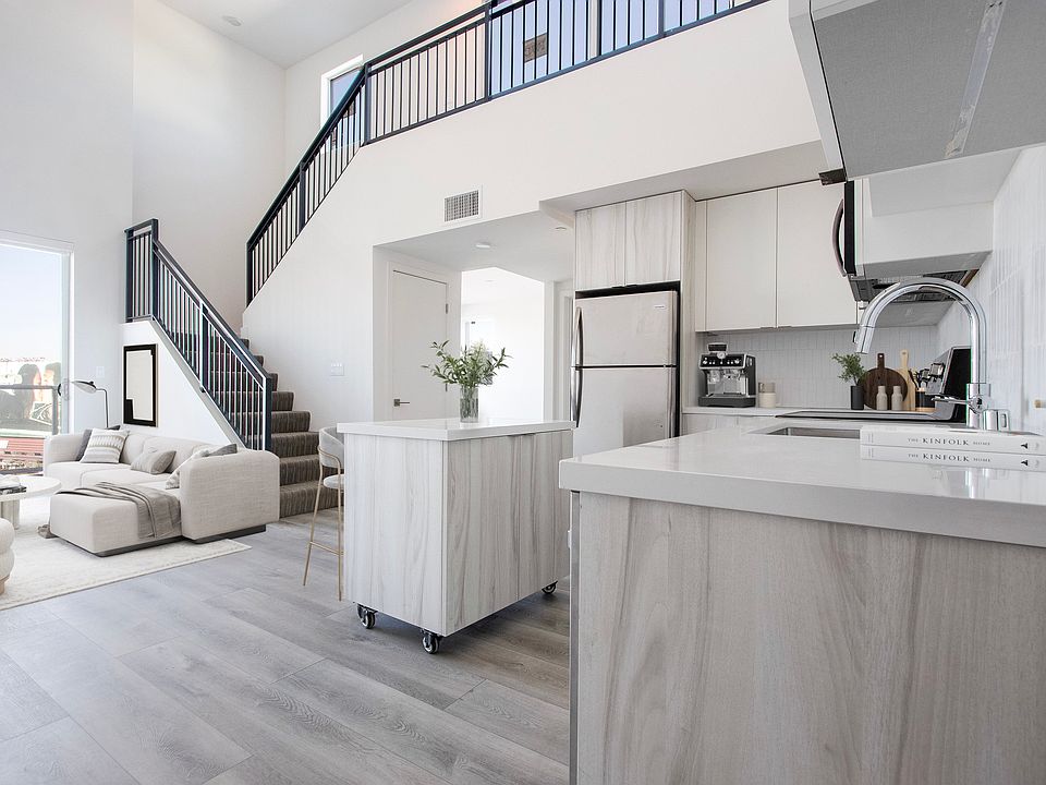 1st image of 6531 Melrose Ave #411