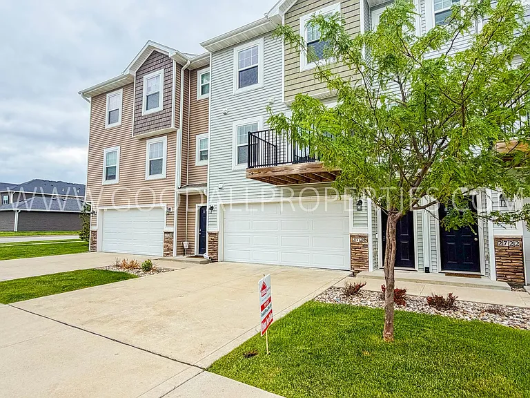 2726 NW Kate Shelley Ln — Photo 1