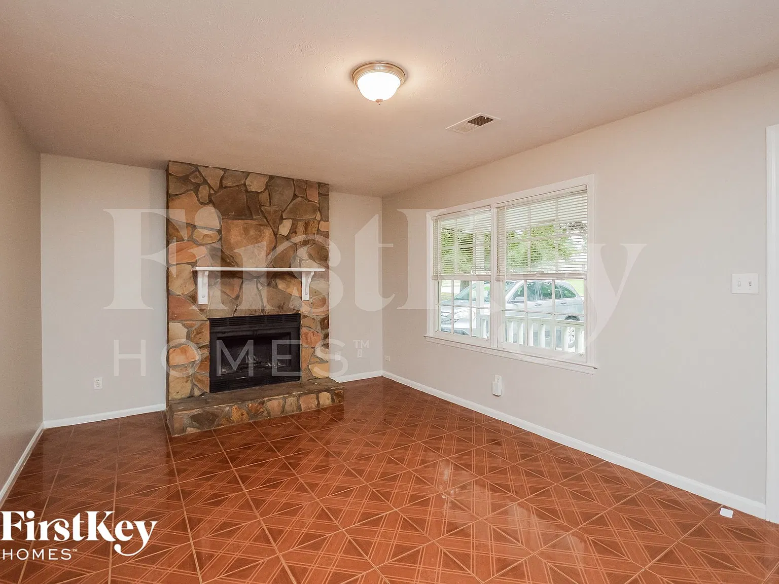 4 bed, 2.0 bath, 1316 sqft, $1,830 — Photo 2