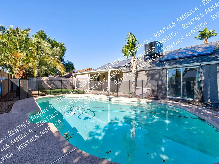 819 W Ross Ave — Photo 33