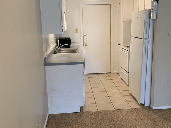 4th image of 209 Hawaii St APT 202