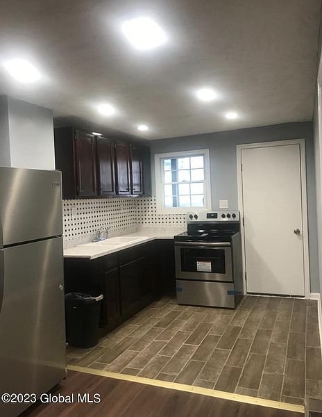 5th image of 16 Cortland Place