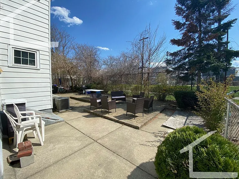 25 Lothrop St #5 — Photo 17