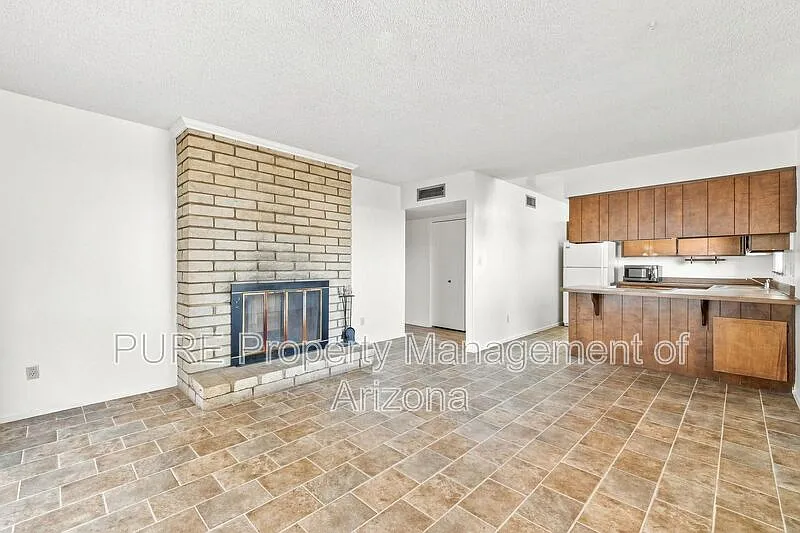 3 bed, 2.0 bath, 1344 sqft, $2,125 — Photo 4