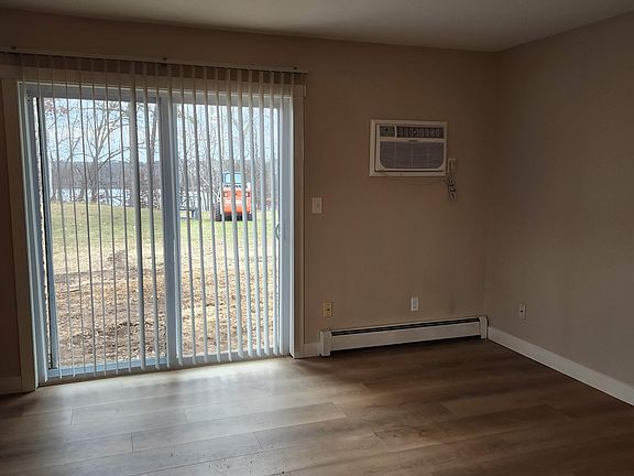 5th image of 16440 Main St APT 6