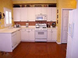 Spacious eat-in kitchen