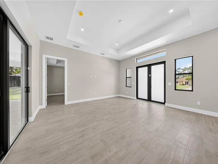 819 Moore Ave — Photo 13