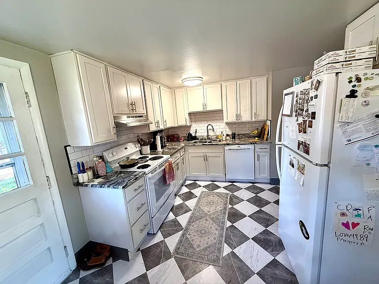 932 Woodhill Dr — Photo 4