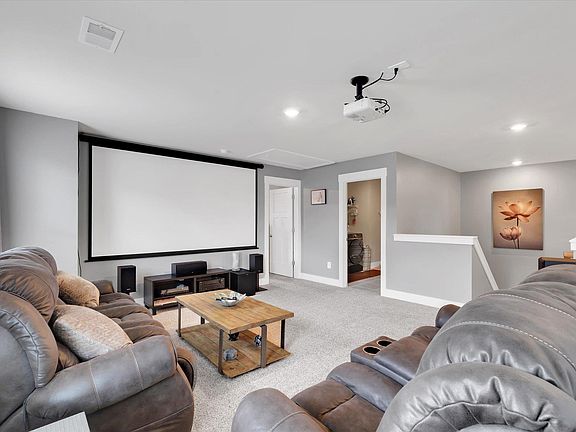 3rd image of 6 Roderick Ln