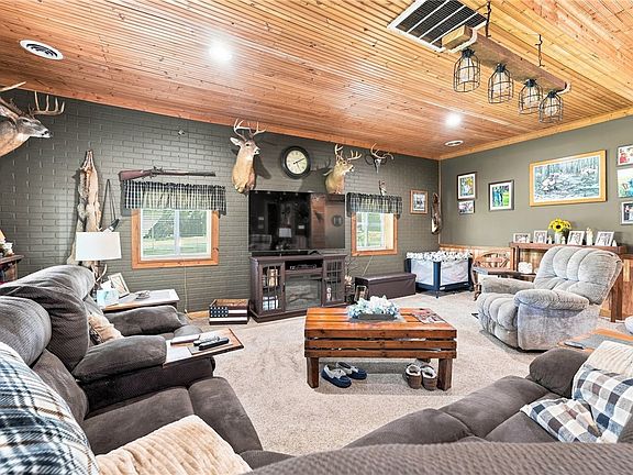 3rd image of 734 Mercer Rd