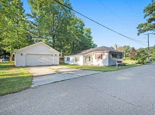 6832 E Maple St, Newaygo, MI 49337