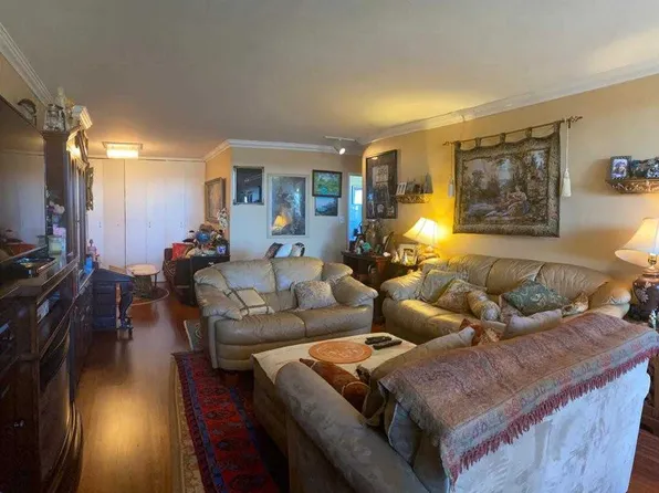 61-20 Grand Central Parkway image 3 of 18