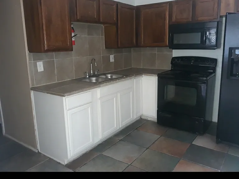 9825 N 11th Ave — Photo 3