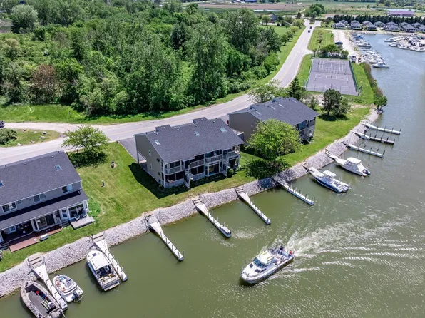 6256 N Harris Harbor Dr, Oak Harbor, OH 43449