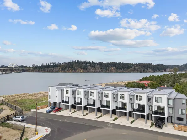 280 NW Huckleberry St, Waldport, OR 97394