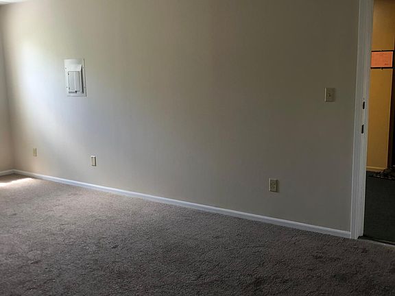 4th image of 433 W Main St APT 205